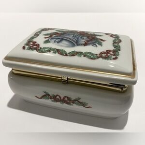Vintage Melodies Of Christmas Musical Trinket Jewelry Box "Silver Bells" Japan